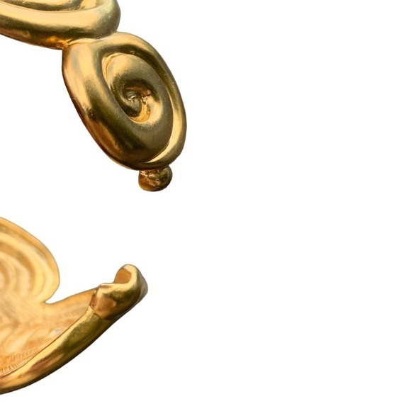 Kenneth Jay Lane Designer Heavy Massive Etruscan Swirl Matte Gold Clamp Bracelet - Picture 5 of 6